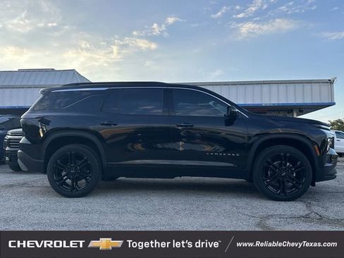 New 2026 Chevrolet Traverse LT w/ Driver Confidence Package FWD image 3