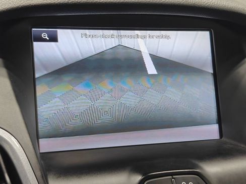 Used 2014 Ford Focus Titanium FWD image 9