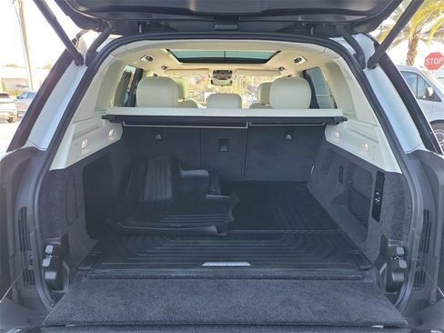 Used 2023 Land Rover Range Rover SE image 11