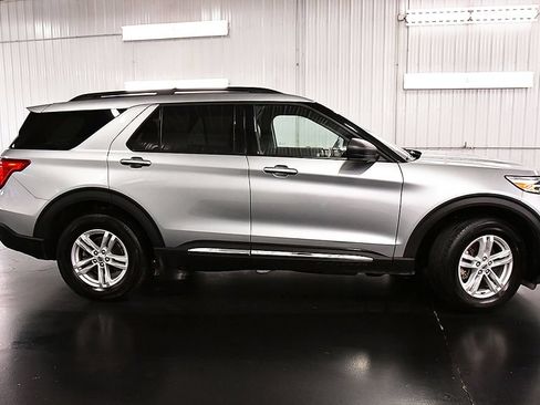 Used 2024 Ford Explorer XLT w/ Equipment Group 202A AWD/4WD image 8
