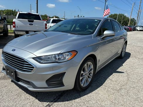 Used 2020 Ford Fusion SE FWD image 2