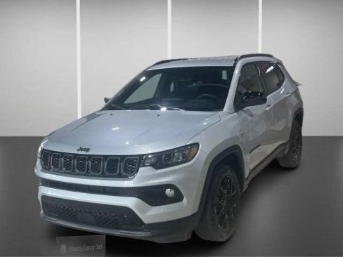 Used 2025 Jeep Compass Latitude w/ Altitude Special Edition AWD/4WD image 15
