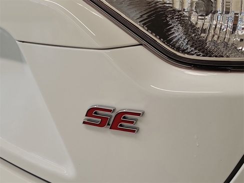 Used 2024 Toyota Corolla SE image 9