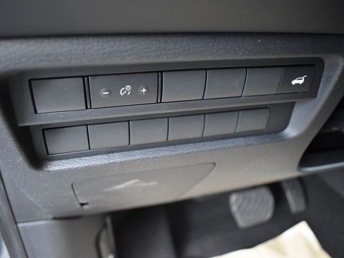 Used 2023 Mitsubishi Outlander SE image 23