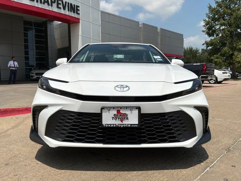 Used 2026 Toyota Camry SE FWD image 3