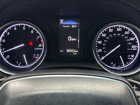 Used 2018 Toyota Camry SE w/ Convenience Package FWD image 22