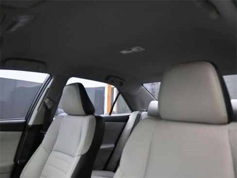 Used 2017 Toyota Camry SE image 28