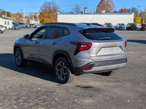 Used 2024 Chevrolet Trax LT w/ Driver Confidence Package image 11
