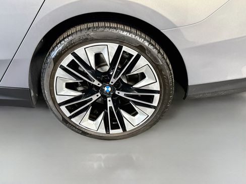 Used 2024 BMW 530i w/ Premium Package RWD image 37