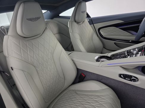 Used 2025 Aston Martin DB12 Coupe RWD image 22