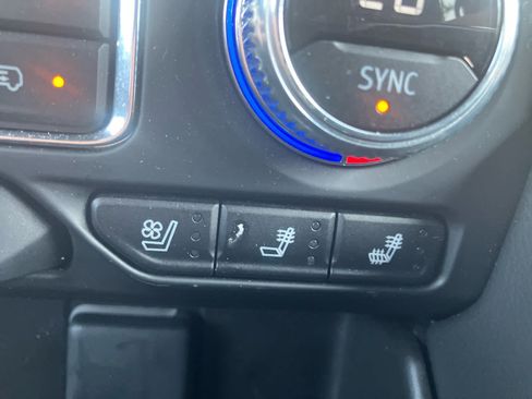 Used 2024 GMC Yukon SLT w/ SLT Luxury Package AWD/4WD image 31