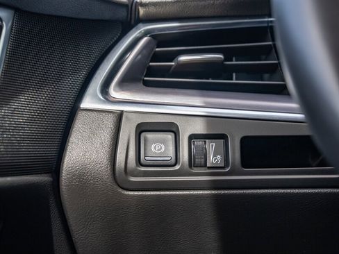 Used 2017 Cadillac XT5 Luxury w/ Driver Awareness Package image 27