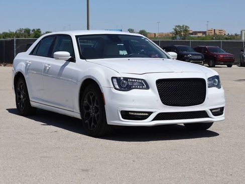 Used 2022 Chrysler 300 Touring L AWD/4WD image 4