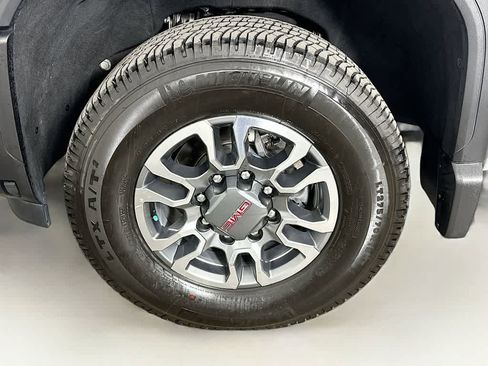 Used 2024 GMC Sierra 2500 SLT w/ SLT Premium Package image 8