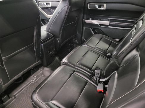 Used 2024 Ford Explorer XLT w/ Equipment Group 202A AWD/4WD image 22