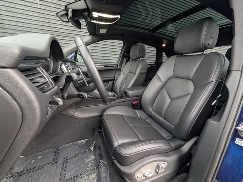 Used 2025 Porsche Macan image 5