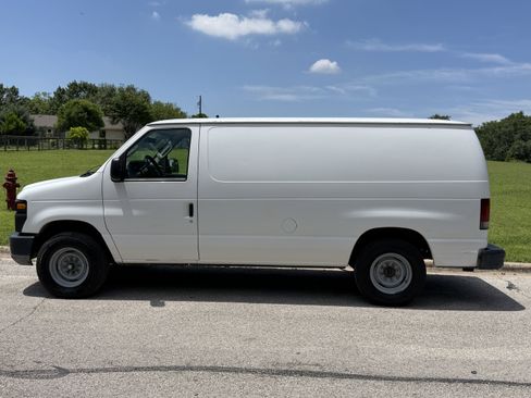 Used 2010 Ford E-150 and Econoline 150 RWD image 1