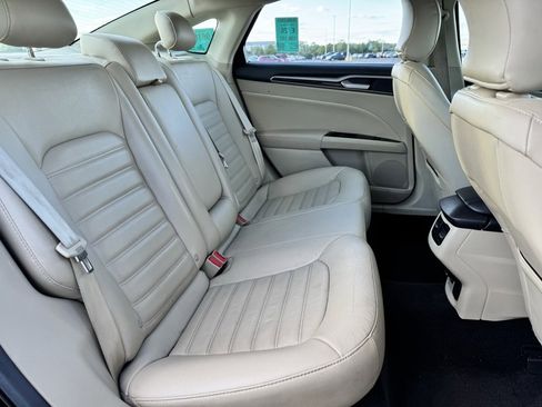 Used 2015 Ford Fusion SE w/ Equipment Group 502A image 15