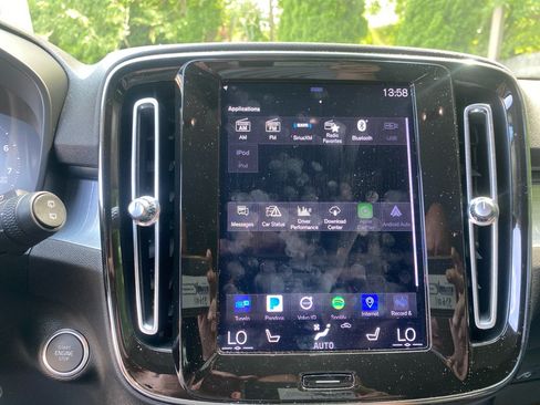 Used 2019 Volvo XC40 T5 Momentum AWD/4WD image 15