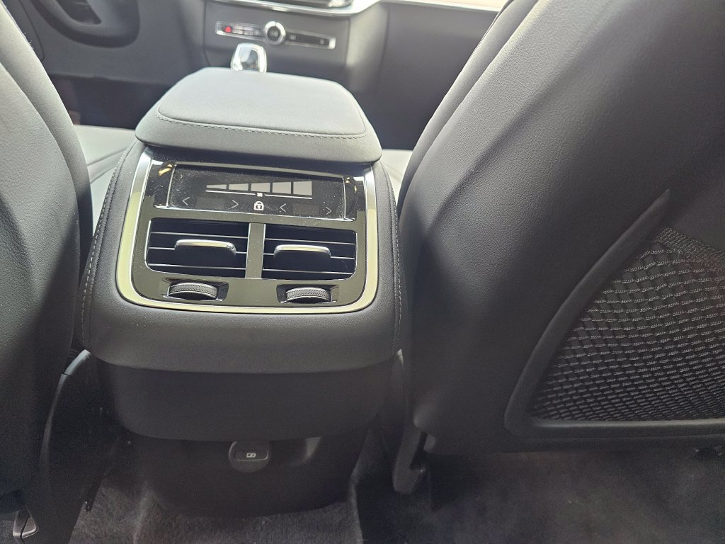 Certified 2025 Volvo XC90 B5 Core AWD/4WD image 38
