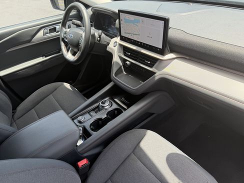 Used 2025 Ford Explorer Active RWD image 15