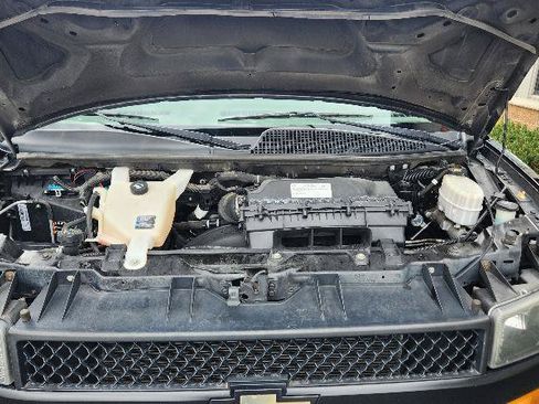 Used 2018 Chevrolet Express 2500 w/ Driver Convenience Package RWD image 14