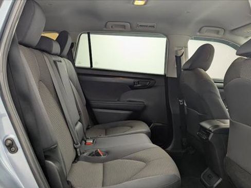 Used 2023 Toyota Highlander LE image 16