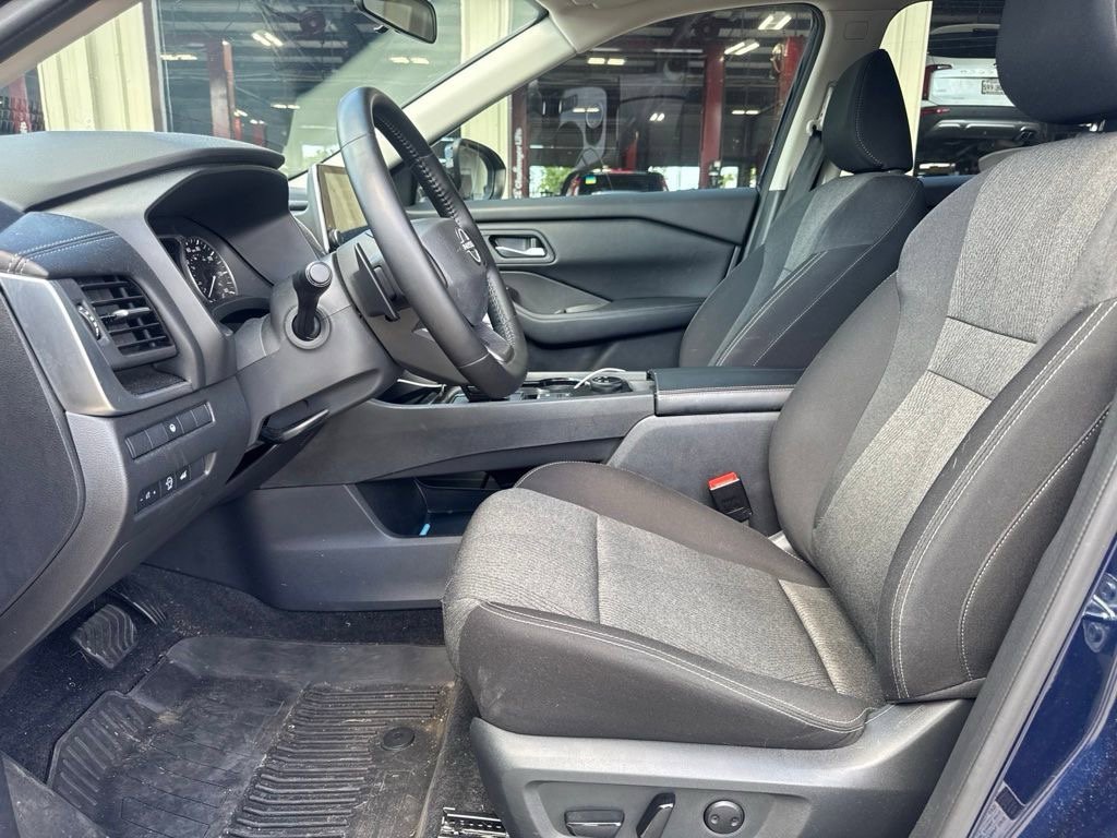 Used 2025 Nissan Rogue SV AWD/4WD image 34