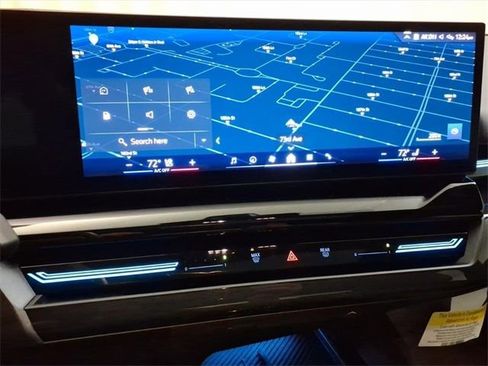 Used 2025 BMW 530i xDrive w/ Premium Package image 26