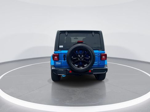 Used 2022 Jeep Wrangler Unlimited Sahara w/ Cold Weather Group AWD/4WD image 7