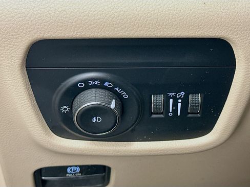 Used 2023 Jeep Grand Cherokee L Limited w/ Luxury Tech Group II AWD/4WD image 17