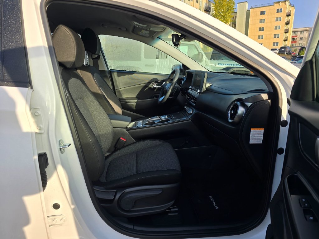 Used 2023 Hyundai Kona SE FWD image 11