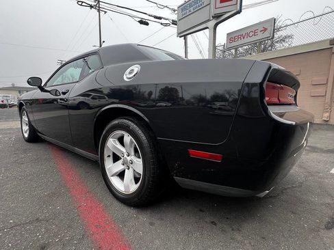 Used 2013 Dodge Challenger SXT image 6