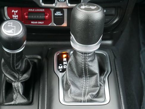 Used 2024 Jeep Wrangler Willys image 23