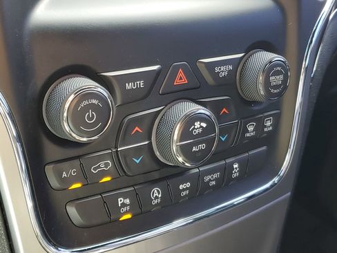 Used 2018 Jeep Grand Cherokee Limited image 28