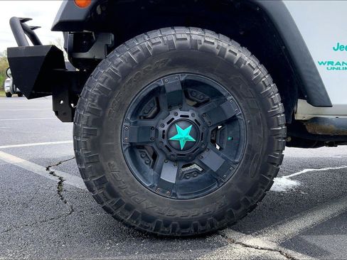 Used 2017 Jeep Wrangler Unlimited Sport w/ Connectivity Group AWD/4WD image 8
