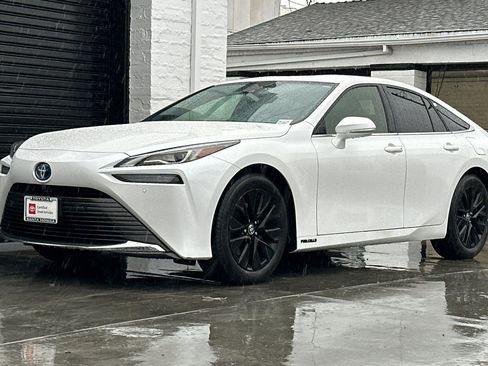 Used 2022 Toyota Mirai XLE w/ Advanced Technology Package image 8