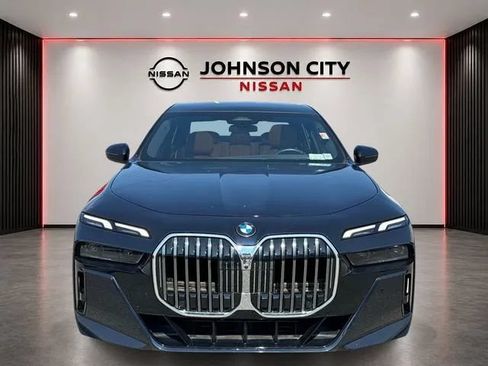 Used 2025 BMW 740i xDrive w/ Premium Package AWD/4WD image 10