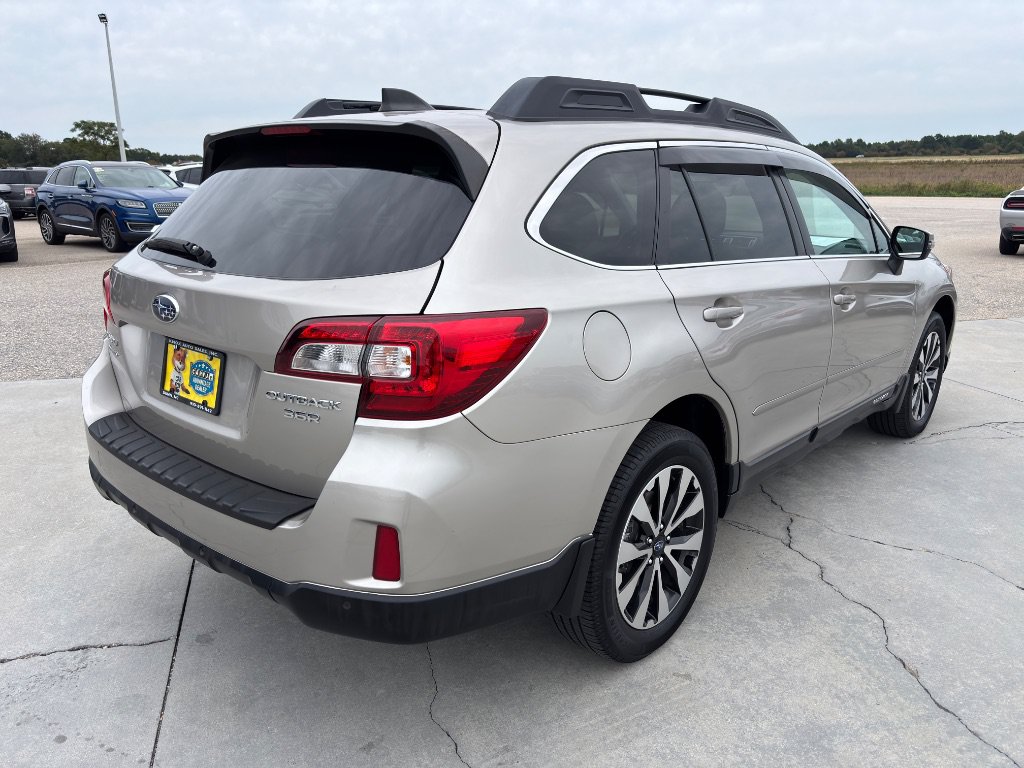 Used 2017 Subaru Outback 3.6R Limited AWD/4WD image 4