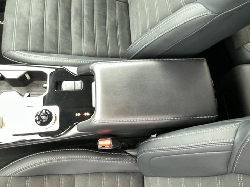 Used 2025 Mitsubishi Outlander SE FWD image 11