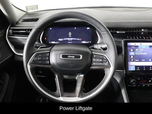 Used 2023 Jeep Grand Cherokee L Limited AWD/4WD image 7