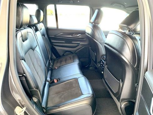 Used 2023 Jeep Grand Cherokee Altitude image 25