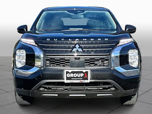 Used 2023 Mitsubishi Outlander ES image 3