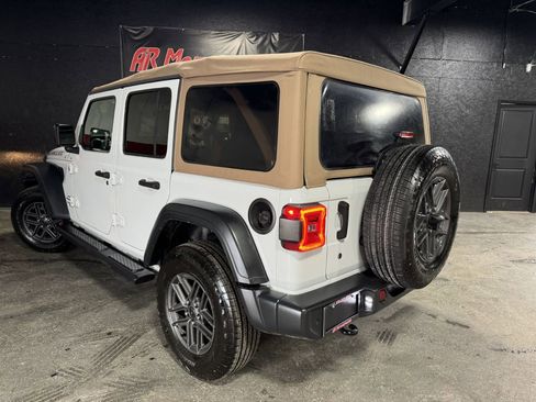 Used 2019 Jeep Wrangler Unlimited Sport S image 3