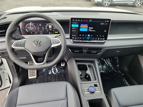 New 2026 Volkswagen Tiguan SE R-Line image 9