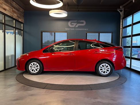 Used 2019 Toyota Prius LE FWD image 6