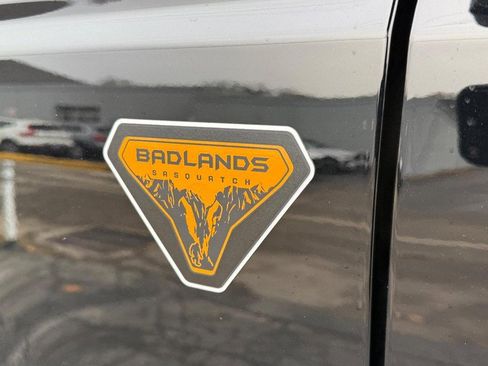 Used 2025 Ford Bronco Badlands image 10