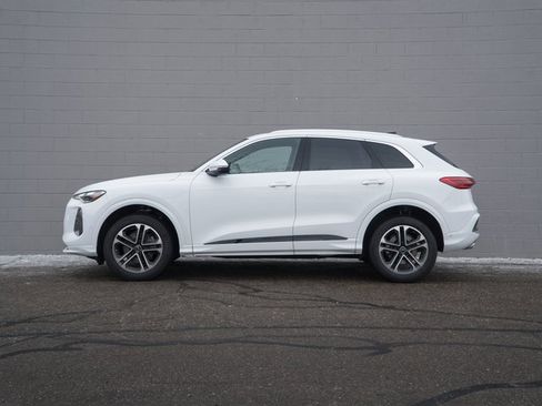 Certified 2025 Audi Q5 Premium w/ Convenience Package image 2