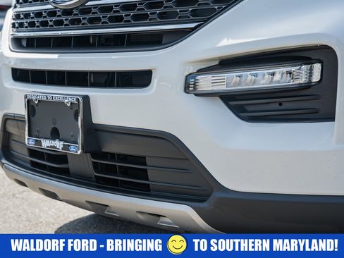 Used 2022 Ford Explorer XLT w/ Equipment Group 202A AWD/4WD image 14