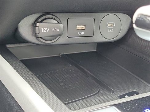 New 2025 Hyundai Elantra Limited image 12